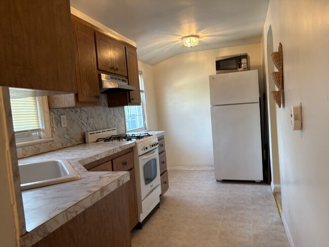 174 Sherman St in Lynbrook, NY - Foto de edificio - Building Photo