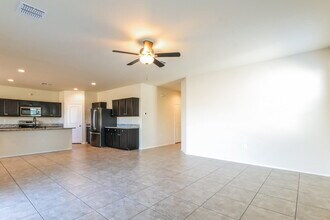 5182 E Sharbel Rd in San Tan Valley, AZ - Foto de edificio - Building Photo