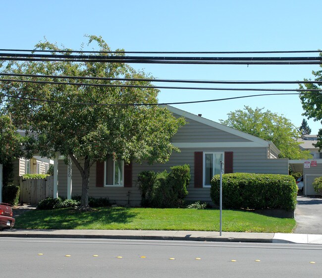 2280 Bethards Dr in Santa Rosa, CA - Foto de edificio - Building Photo