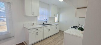 16911 Glenetta Way, Unit 2 in Lake Elsinore, CA - Building Photo
