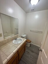 438 Willow Dr in Bakersfield, CA - Building Photo - Building Photo