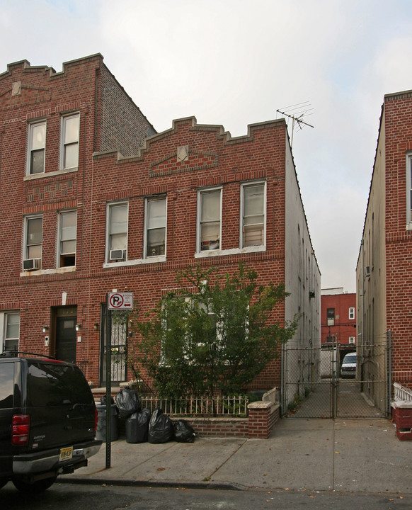 168 E 96th St in Brooklyn, NY - Building Photo