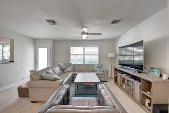 1020 Casuarina Rd in Delray Beach, FL - Building Photo - Building Photo