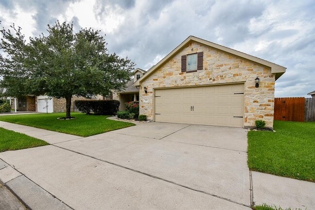 property at 231 S Lantana Cir