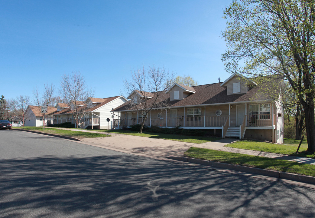 2007-2017 7th St in Eau Claire, WI - Building Photo