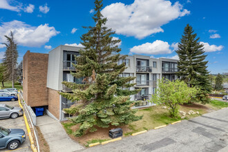 Hilltop House in Calgary, AB - Building Photo - Building Photo