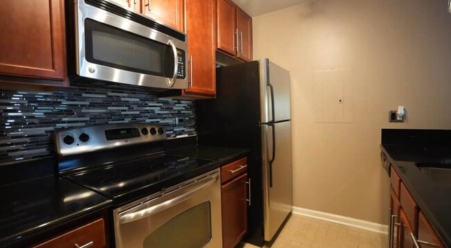 104 Glengarry Dr, Unit 207 in Bloomingdale, IL - Building Photo - Building Photo