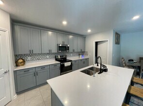 1038 Berry Ln in Davenport, FL - Building Photo - Building Photo
