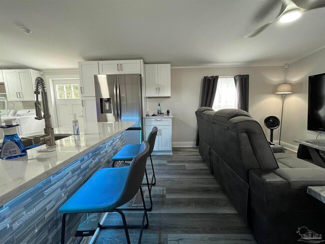 5275 Cartier Dr in Pensacola, FL - Building Photo - Building Photo