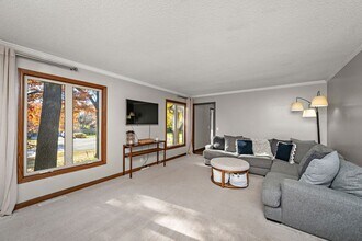 16425 Kingswood Ct in Lakeville, MN - Building Photo - Building Photo