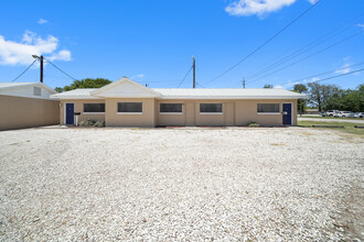 400 Henderson St in Palacios, TX - Building Photo - Building Photo