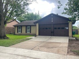 210 Tara Plantation Dr in Richmond, TX - Building Photo