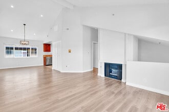 119 E Beach Ave in Inglewood, CA - Building Photo - Building Photo