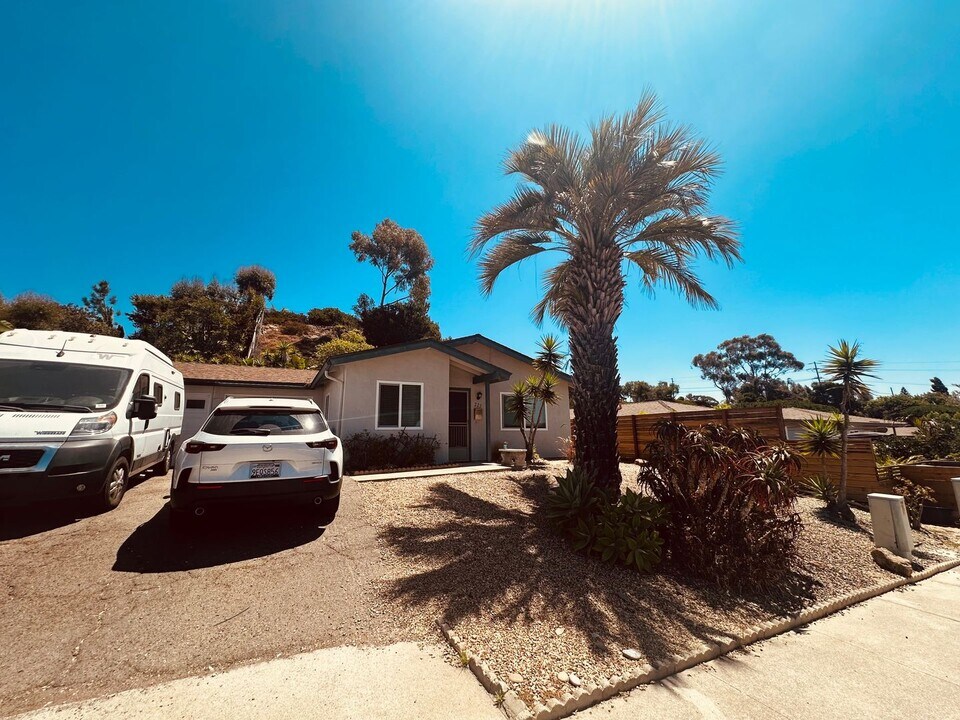 223 Fraxinella St in Encinitas, CA - Foto de edificio