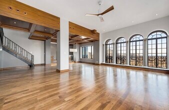 707 W Junior Ter, Unit 12PH in Chicago, IL - Building Photo - Building Photo