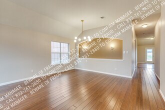 815 Hickory St in Burleson, TX - Foto de edificio - Building Photo