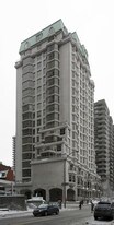 The Sir Robert Peel in Montréal, QC - Building Photo