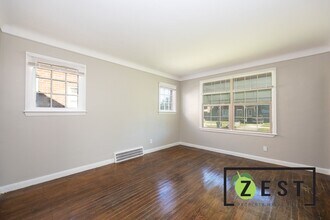 5561 Lakepointe St in Detroit, MI - Foto de edificio - Building Photo