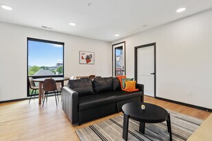 423 E Michigan St in Indianapolis, IN - Building Photo