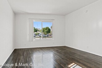 10910 Santa Monica Blvd in Los Angeles, CA - Building Photo - Building Photo