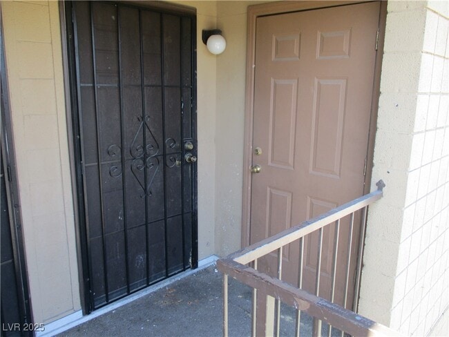 property at 2933 E Elm Ave