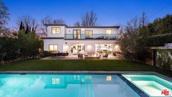 2408 Castle Heights Ave in Los Angeles, CA - Building Photo