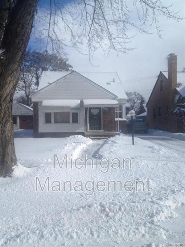 property at 13570 Grandmont Ave