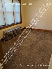 7902 W National Ave in West Allis, WI - Foto de edificio - Building Photo