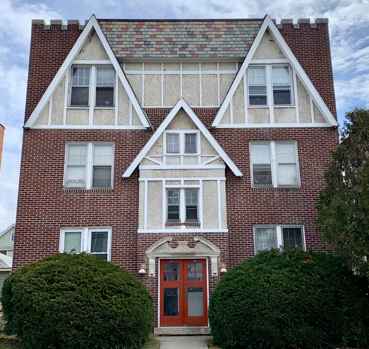 28 Beacon St in Hartford, CT - Building Photo