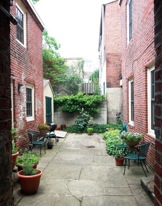 935 Lombard St, Unit 103 in Philadelphia, PA - Foto de edificio