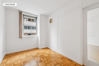 200 E 58th St in New York, NY - Building Photo - Building Photo