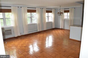 3432 Martha Custis Dr in Alexandria, VA - Building Photo