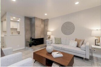 500 W Middlefield Rd in Mountain View, CA - Building Photo - Building Photo
