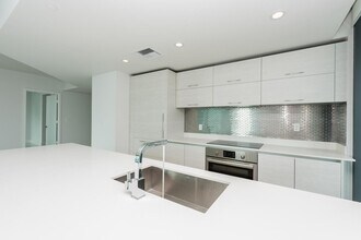 1300 S Miami Ave, Unit 1801 in Miami, FL - Building Photo - Building Photo