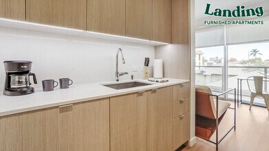 8820 Belford Ave-Unit -2182.1291261 in Los Angeles, CA - Foto de edificio - Building Photo