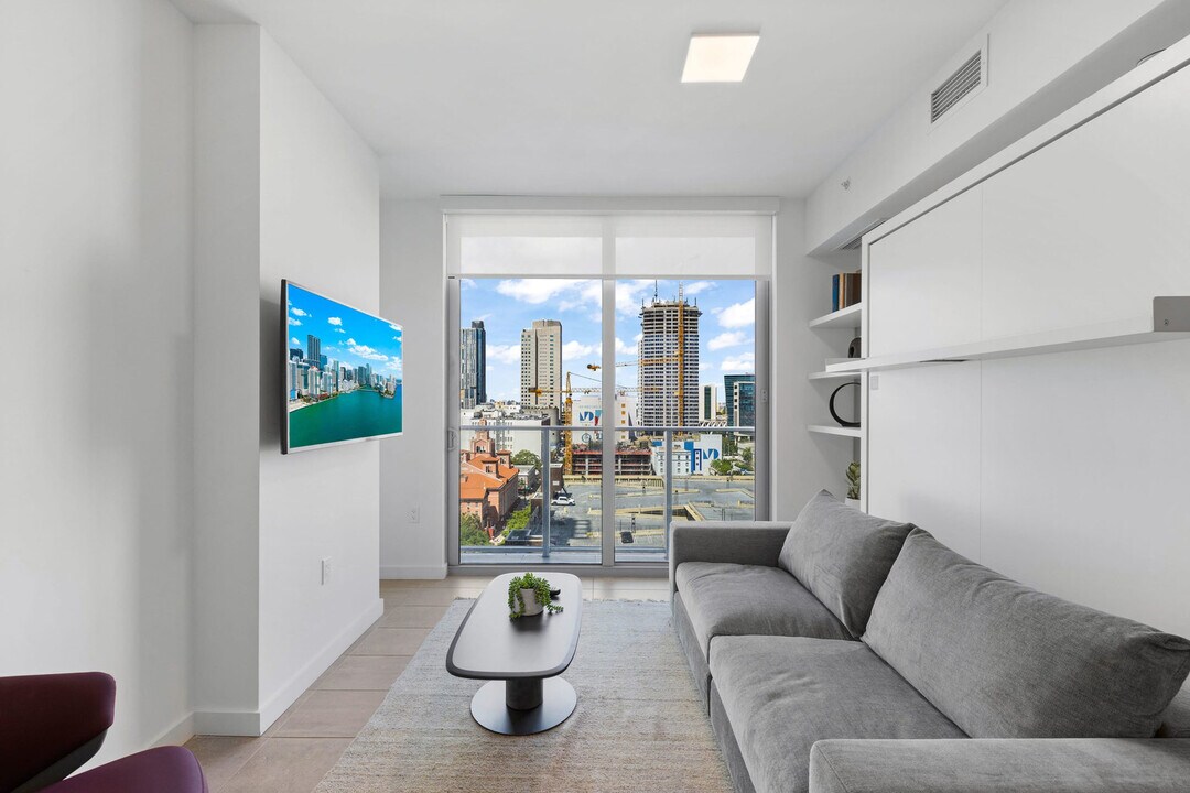 227 NE 2nd St in Miami, FL - Building Photo