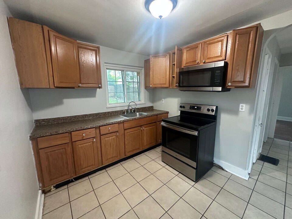 123 Southview St in Waterbury, CT - Building Photo