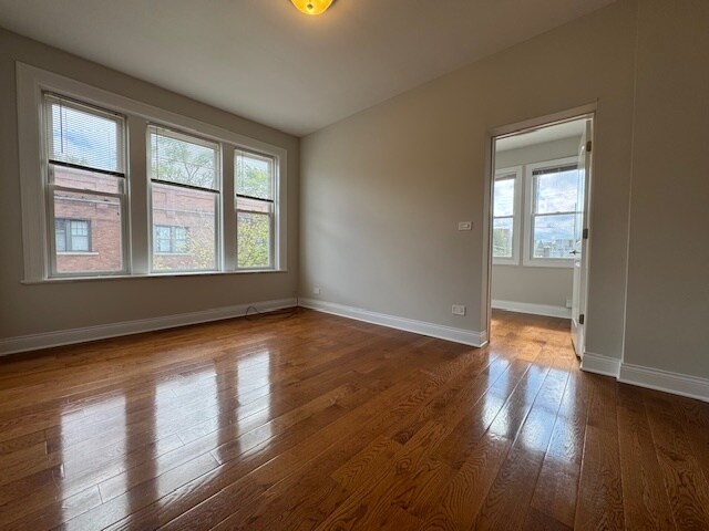 3050 N Milwaukee Ave in Chicago, IL - Building Photo - Building Photo