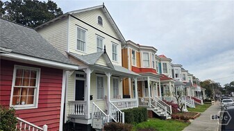 14 E 41st St in Savannah, GA - Building Photo