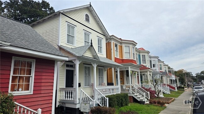 property at 14 E 41st St