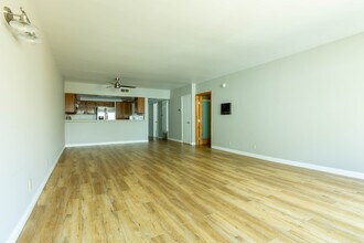 5125 Harold Way, Unit 202 in Los Angeles, CA - Foto de edificio - Building Photo