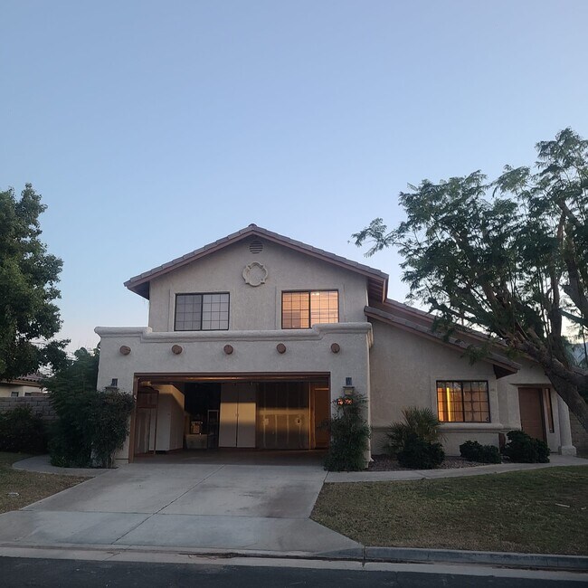 property at 78705 Vía Corrido
