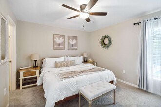 222 Reserve Dr in Davenport, FL - Foto de edificio - Building Photo