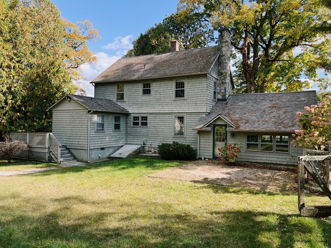 28 Weatogue Rd in Salisbury, CT - Building Photo - Building Photo