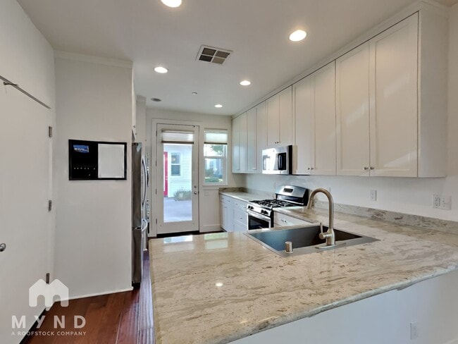 2517 Rice Alley in Sacramento, CA - Building Photo - Building Photo