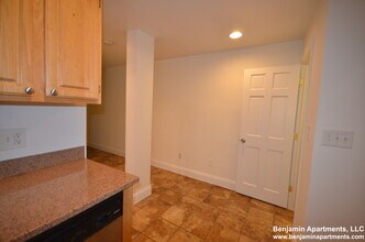 1325 Commonwealth Ave, Unit 3A in Boston, MA - Building Photo - Building Photo
