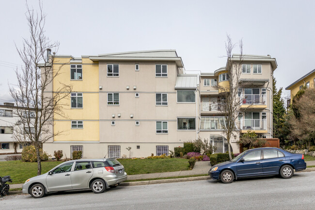 2215 McGill St in Vancouver, BC - Building Photo - Building Photo