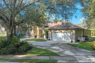 7500 Woodland Bend Cir in Ft. Myers, FL - Building Photo - Building Photo