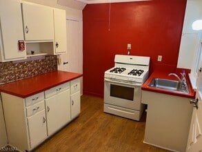35 N Hillside Ave in Roxbury Township, NJ - Building Photo - Building Photo