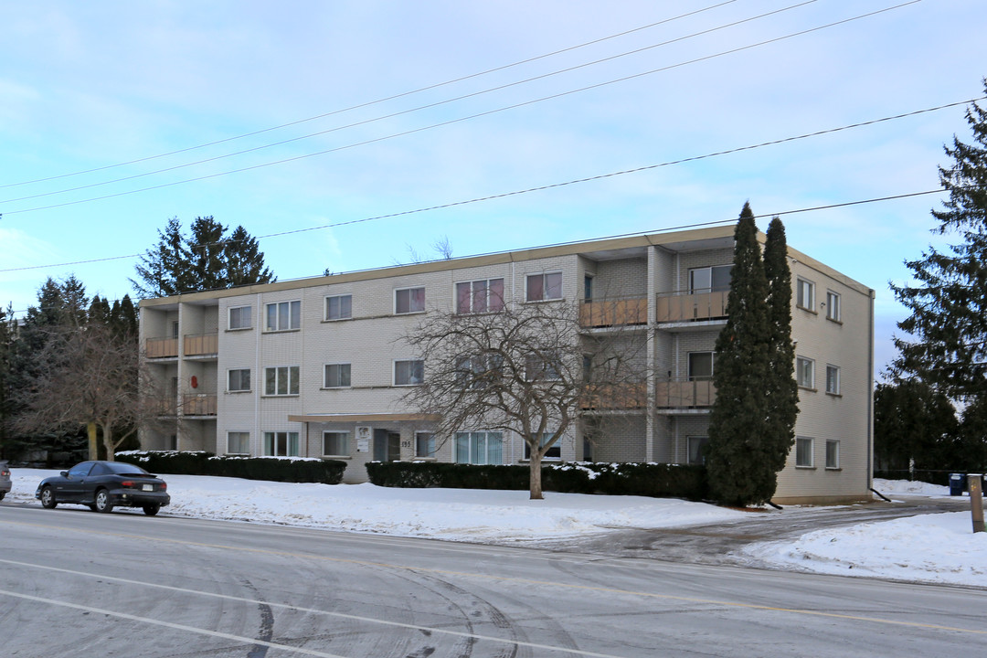 195 Lorraine Ave in Kitchener, ON - Building Photo